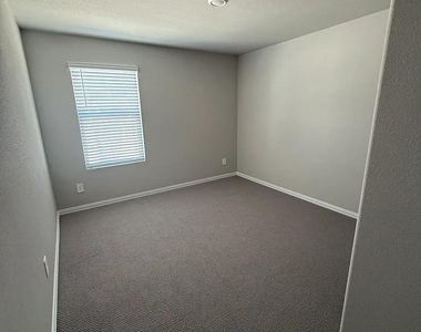 2653 Amistad Lane - Photo Thumbnail 8