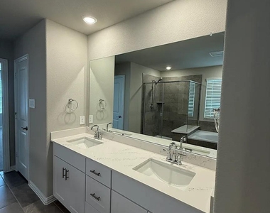 2653 Amistad Lane - Photo Thumbnail 4