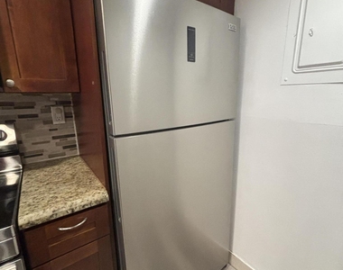 220 Lakeview Drive - Photo Thumbnail 12