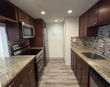 220 Lakeview Drive - Photo Thumbnail 11