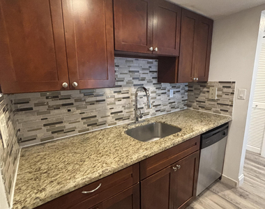 220 Lakeview Drive - Photo Thumbnail 5