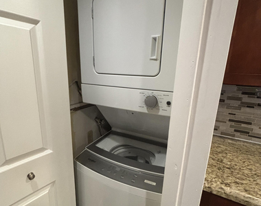 220 Lakeview Drive - Photo Thumbnail 7