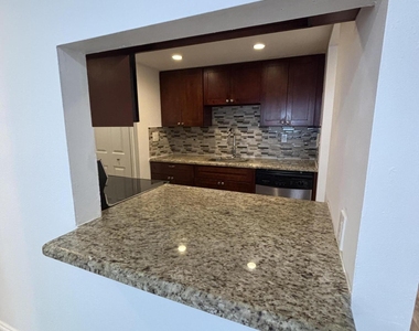220 Lakeview Drive - Photo Thumbnail 9