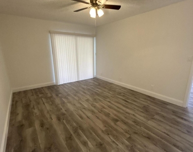 220 Lakeview Drive - Photo Thumbnail 23