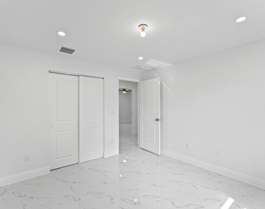 616 S Pine Street - Photo Thumbnail 8