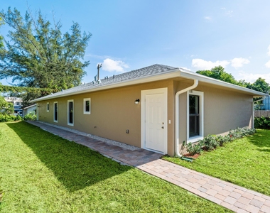 616 S Pine Street - Photo Thumbnail 1