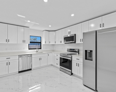 616 S Pine Street - Photo Thumbnail 5