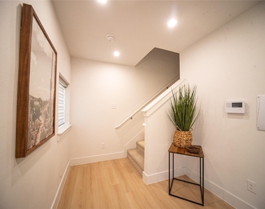 2804 Weisenberger Street - Photo Thumbnail 3