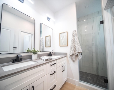 2804 Weisenberger Street - Photo Thumbnail 11