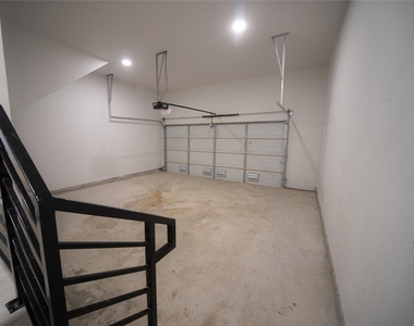 2804 Weisenberger Street - Photo Thumbnail 2