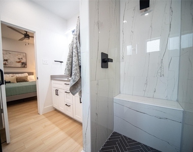 2804 Weisenberger Street - Photo Thumbnail 12