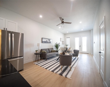 2804 Weisenberger Street - Photo Thumbnail 8