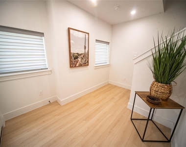2804 Weisenberger Street - Photo Thumbnail 4
