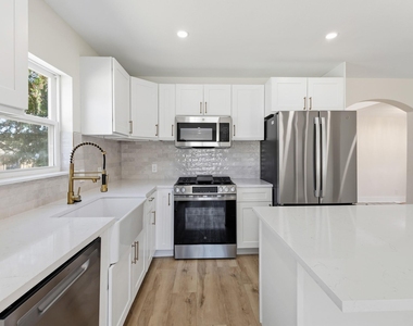 621 Truman Street - Photo Thumbnail 9