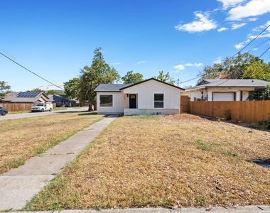 621 Truman Street - Photo Thumbnail 2