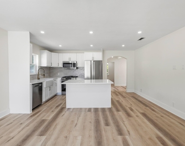 621 Truman Street - Photo Thumbnail 6