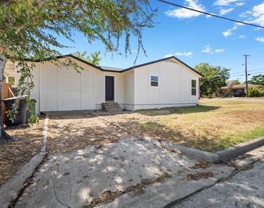 621 Truman Street - Photo Thumbnail 22