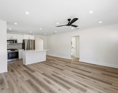 621 Truman Street - Photo Thumbnail 5