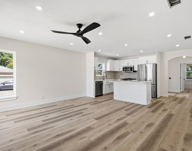 621 Truman Street - Photo Thumbnail 4