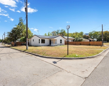 621 Truman Street - Photo Thumbnail 3