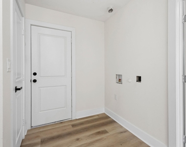 621 Truman Street - Photo Thumbnail 12