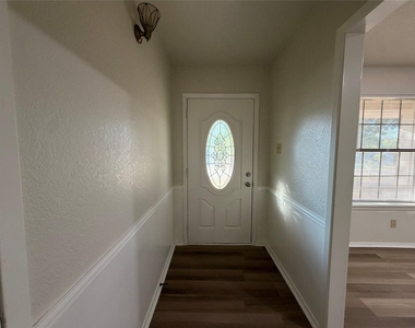 6203 Circo Drive - Photo Thumbnail 2