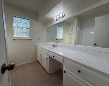 6203 Circo Drive - Photo Thumbnail 23