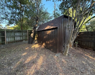 6203 Circo Drive - Photo Thumbnail 33