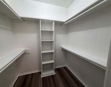 6203 Circo Drive - Photo Thumbnail 19