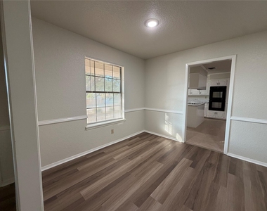 6203 Circo Drive - Photo Thumbnail 3