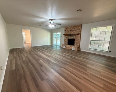 6203 Circo Drive - Photo Thumbnail 10