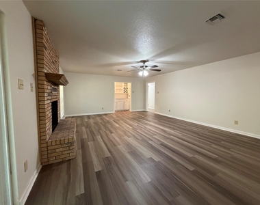 6203 Circo Drive - Photo Thumbnail 11