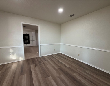 6203 Circo Drive - Photo Thumbnail 4