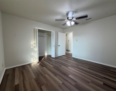 6203 Circo Drive - Photo Thumbnail 22