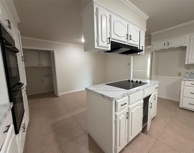 6203 Circo Drive - Photo Thumbnail 8