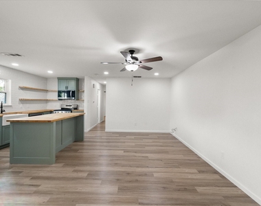 3514 Kings Circle - Photo Thumbnail 14