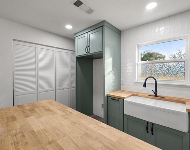 3514 Kings Circle - Photo Thumbnail 13