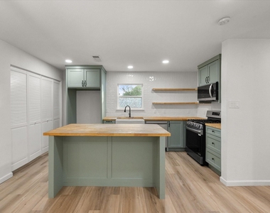 3514 Kings Circle - Photo Thumbnail 10