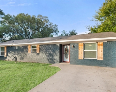3514 Kings Circle - Photo Thumbnail 2