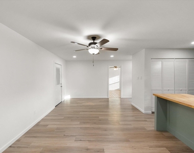 3514 Kings Circle - Photo Thumbnail 9