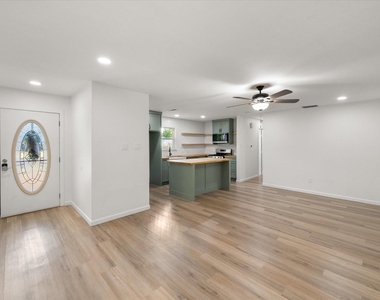 3514 Kings Circle - Photo Thumbnail 5