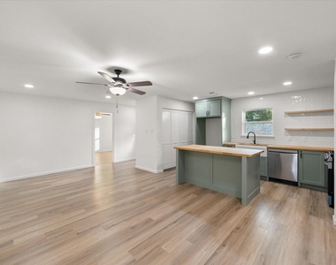 3514 Kings Circle - Photo Thumbnail 8