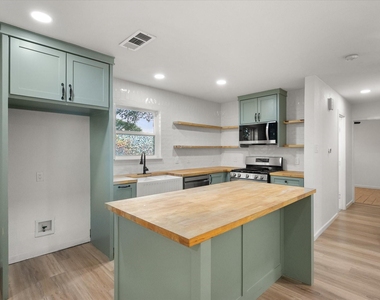 3514 Kings Circle - Photo Thumbnail 12