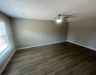 9415 Musgrave Drive - Photo Thumbnail 4