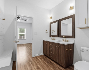 5718 Barkridge Drive - Photo Thumbnail 11