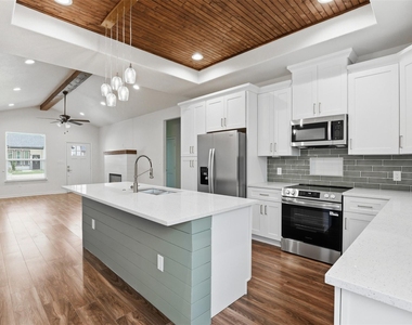 5718 Barkridge Drive - Photo Thumbnail 7