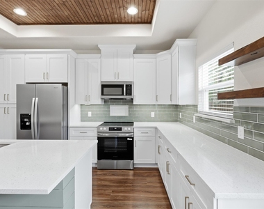 5718 Barkridge Drive - Photo Thumbnail 21