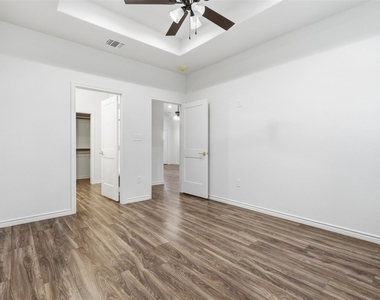 5718 Barkridge Drive - Photo Thumbnail 19