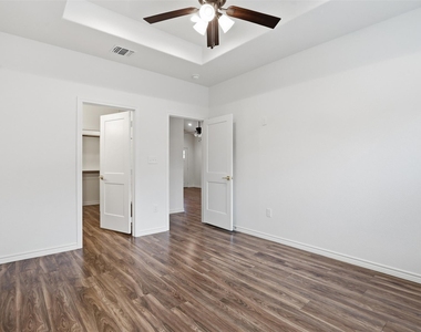 5718 Barkridge Drive - Photo Thumbnail 10