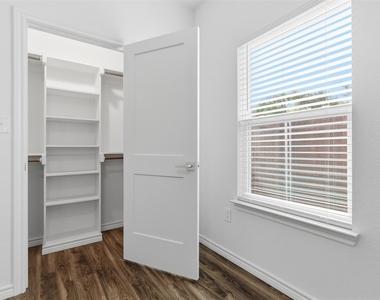 5718 Barkridge Drive - Photo Thumbnail 17